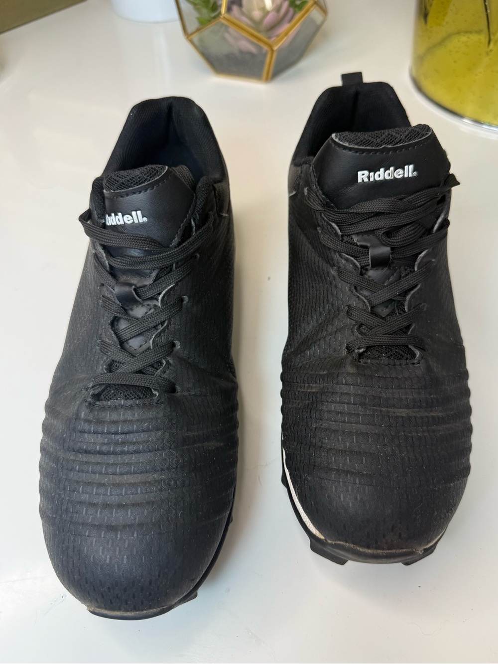 Boys Riddell Edge Low Black Athletic Cleats - Lace Up Sports Shoes size 4.5